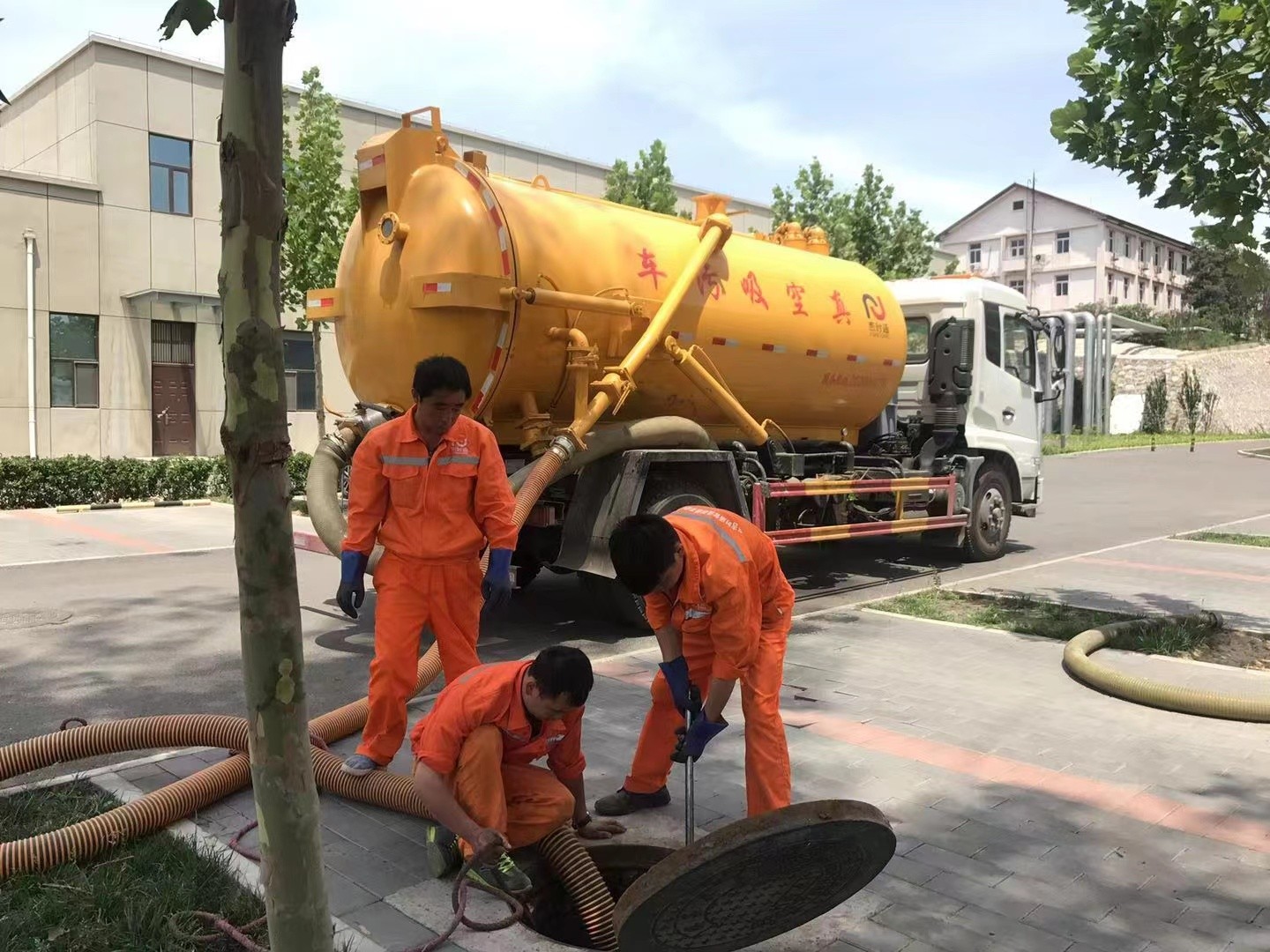 宁洱化粪池清理与5-8吨吸粪车施工效率分析